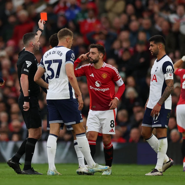 TRỰC TIẾP bóng đá MU vs Tottenham (0-1, KT hiệp 1): Bruno Fernandes nhận thẻ đỏ - Ảnh 3.